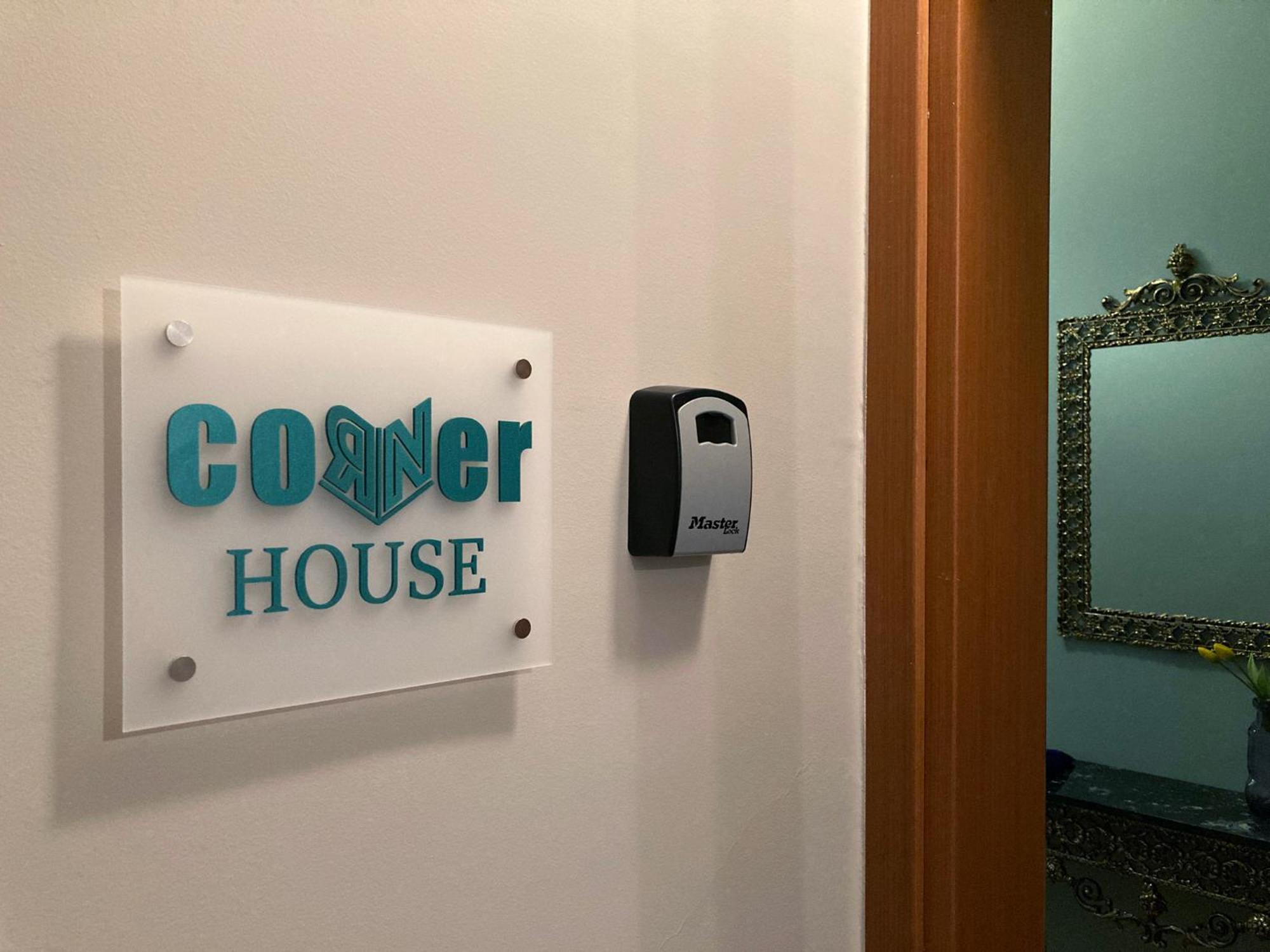 Corner House Apartment Костур Екстериор снимка